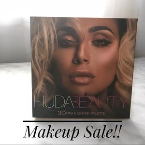 HUDA BEAUTY
3D Highlighter Palette